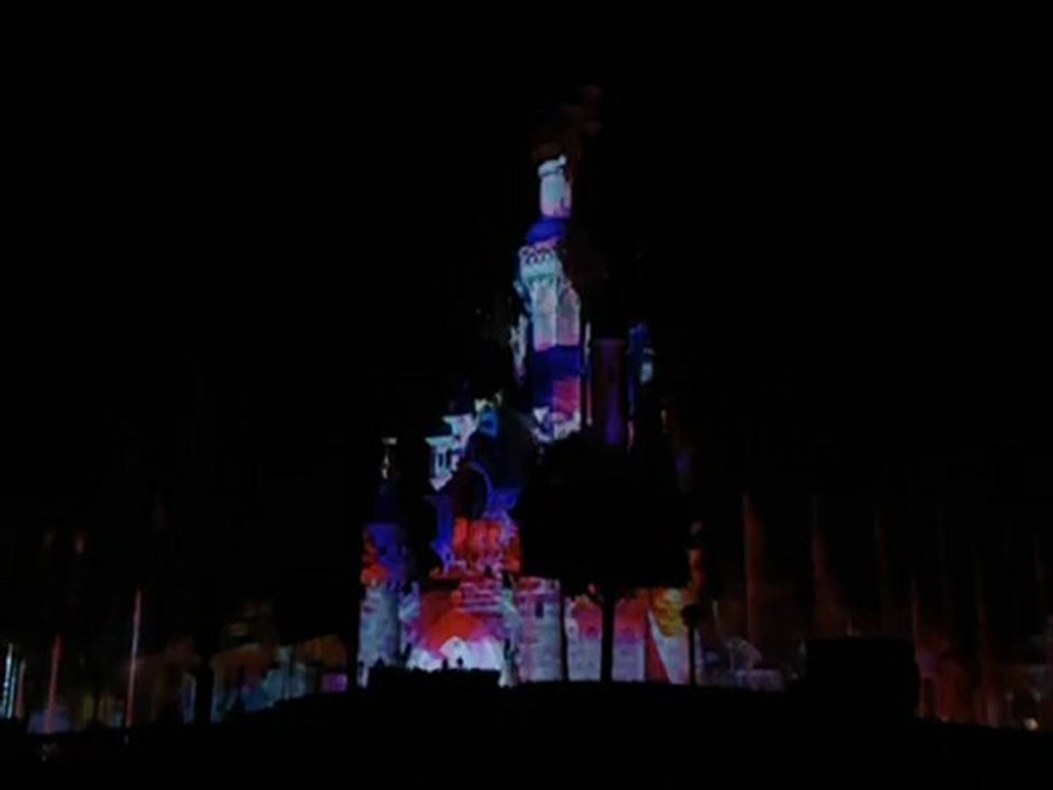 la vidéo dure 20mn , mais à ne pas manqué !!! spectacle nocturne MAGNIFIQUE