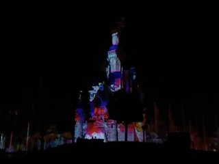 la vidéo dure 20mn , mais à ne pas manqué !!! spectacle nocturne MAGNIFIQUE