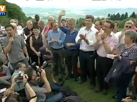 Montebourg effectue sa traditionnelle ascension du mont Beuvray