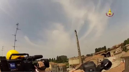 Bondeno (FE) - Terremoto - Demolizione ciminiera (27.05.12)