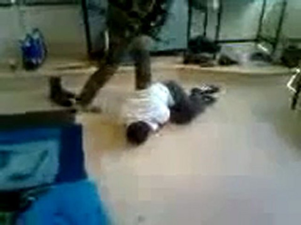 يقول له اركع لربك بشار فانظروا ماذا فعل !