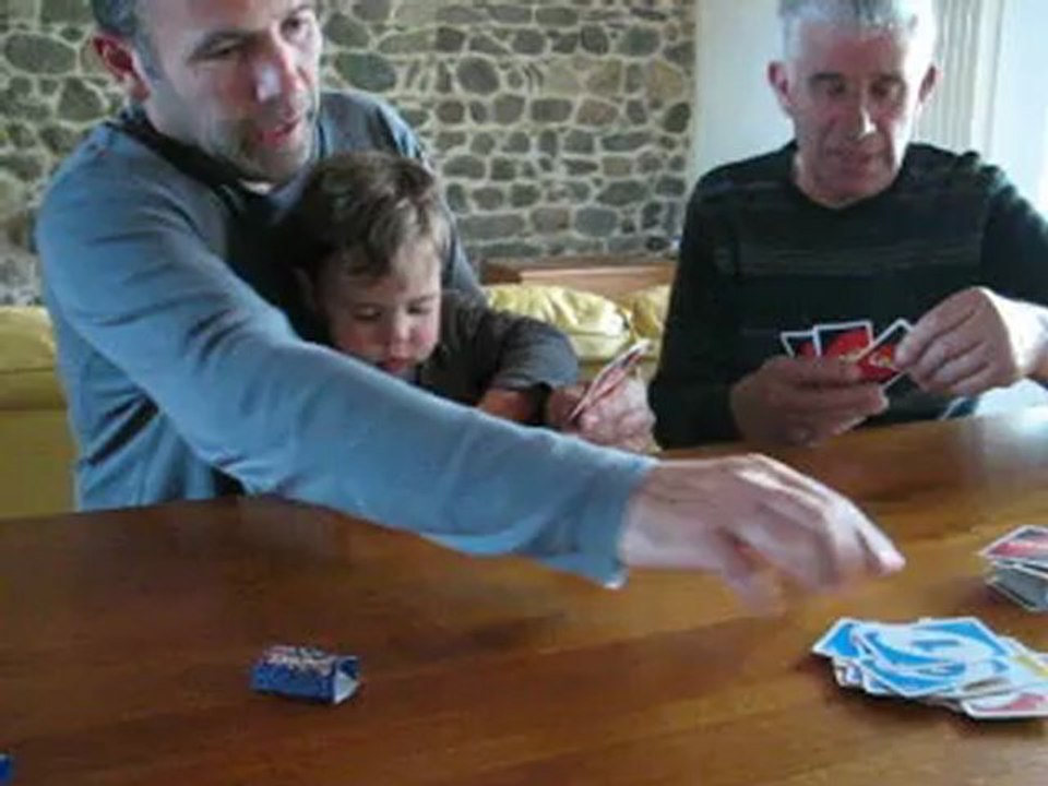 Vassili joue aux cartes   12.05.20 019