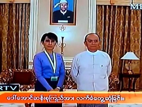 Suu Kyi attendue à Bangkok pour son premier voyage en 24 ans