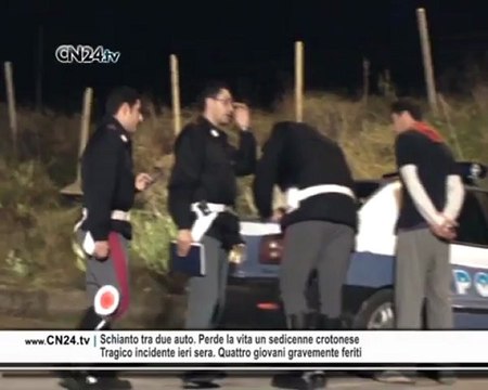 Crotone: scontro tra due vetture. Un morto e quattro feriti gravi | LE FOTO