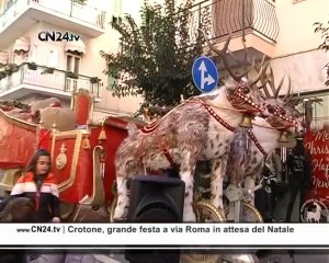 Скачать видео: Crotone, grande festa a via Roma in attesa del Natale