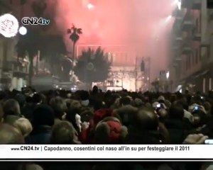 Capodanno, cosentini col naso all’in su per festeggiare il 2011. IL VIDEO
