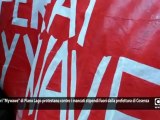 I lavoratori “Mywave” di Piano Lago protestano contro i mancati stipendi fuori dalla prefettura di Cosenza
