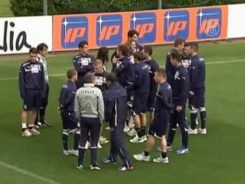 Итальянских футболистов арестовывает полиция