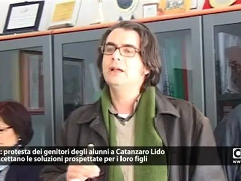 Scuola: X Circolo, protesta dei genitori degli alunni a Catanzaro Lido