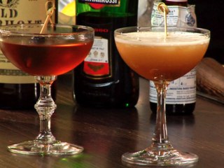 How to make a Manhattan cocktail - stirred or shaken?