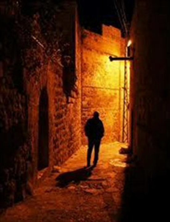 karanlık   çökünce hüzün kaplar içimi ♥