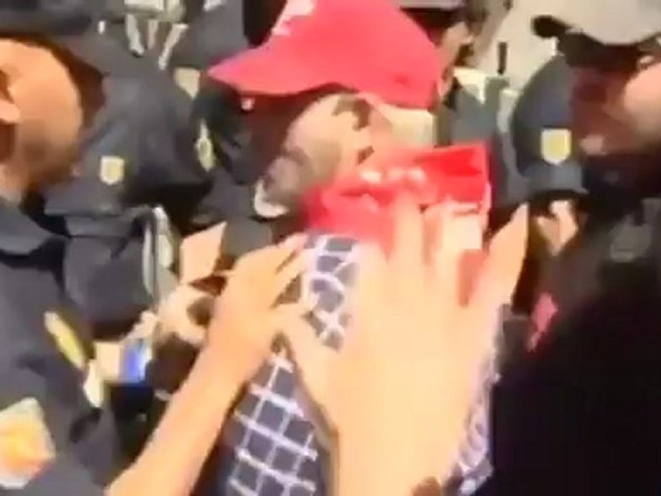 Agresiones policiales a cámaras de Antena3 y RTVE manifestanes 24 de Mayo 2012