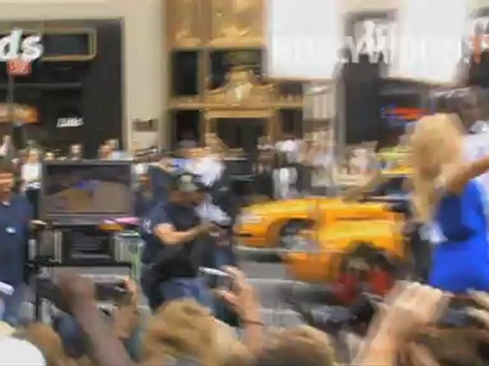 Donald Driver celebrates DWTS Win at NY afterparty! - Hollywood.TV