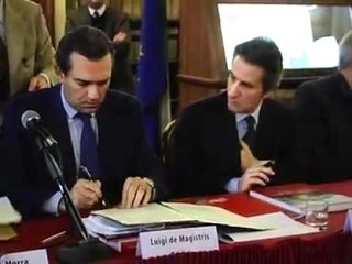 Télécharger la video: Napoli - De Magistris - Metrò, mostra d'oltremare e centro storico (29.05.12)