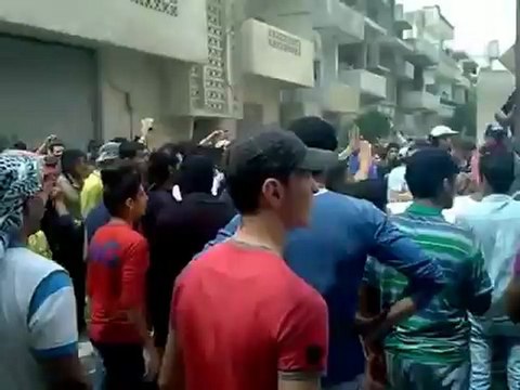 Syria فري برس حماه المحتلة السلمية مظاهرة أمام المراقبين الدوليين 29 5 2012 ج1 Hama