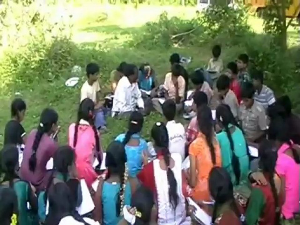Educational Tour by Sree Vidyalians to a Emu Birds Farm.wmv