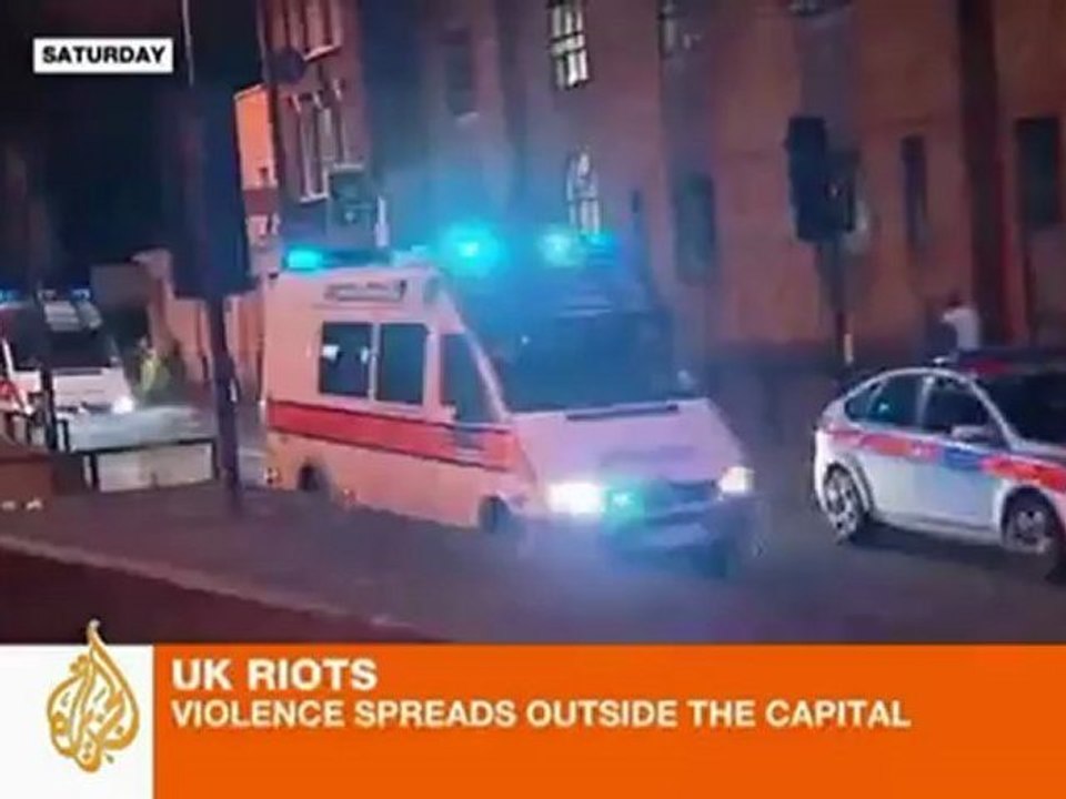 London riots: Violence spreads in the capital and beyond