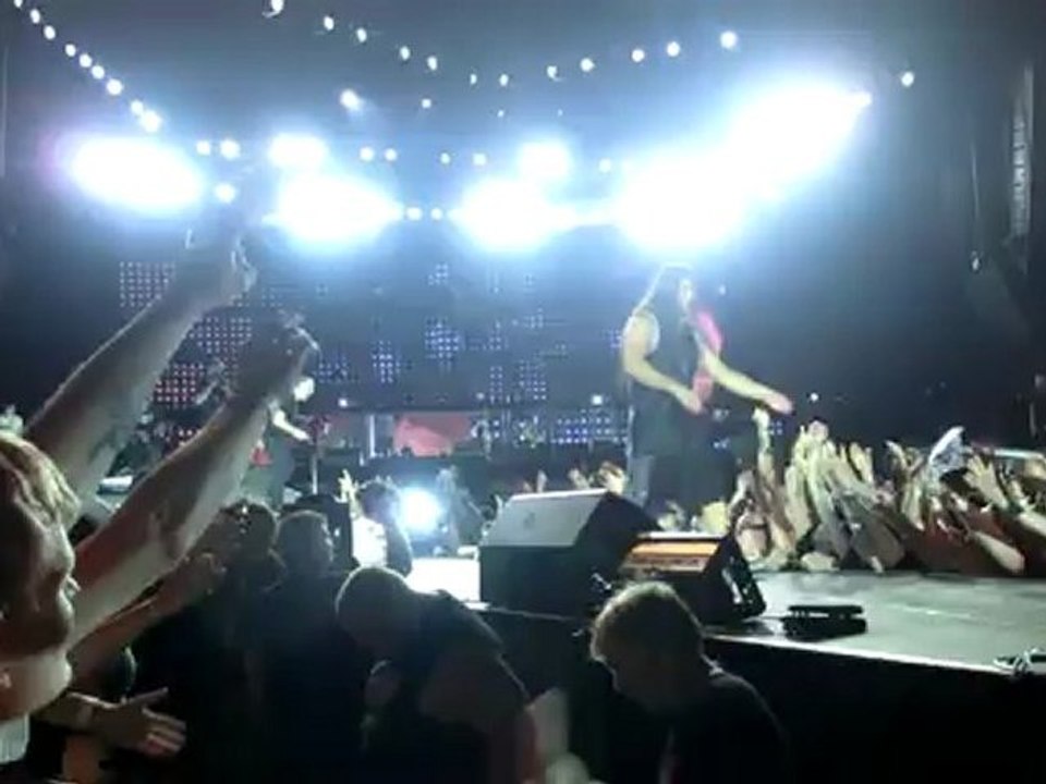 Metallica @ Werchter Boutique Belgium, 28-05-2012: thanking the crowd!