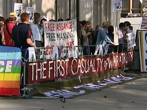 Top UK court backs extradition of Assange to Sweden