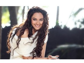 Sonakshi Sinha Won't Mind Doing Item Numbers But Conditions Apply!- Bollywood Babes