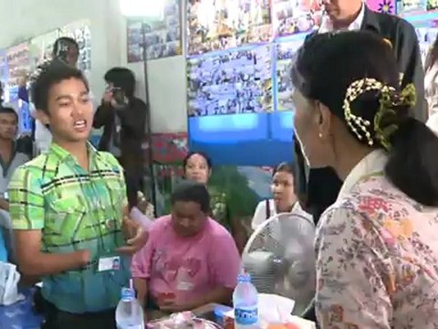 La promesse de Suu Kyi aux Birmans de Thaïlande