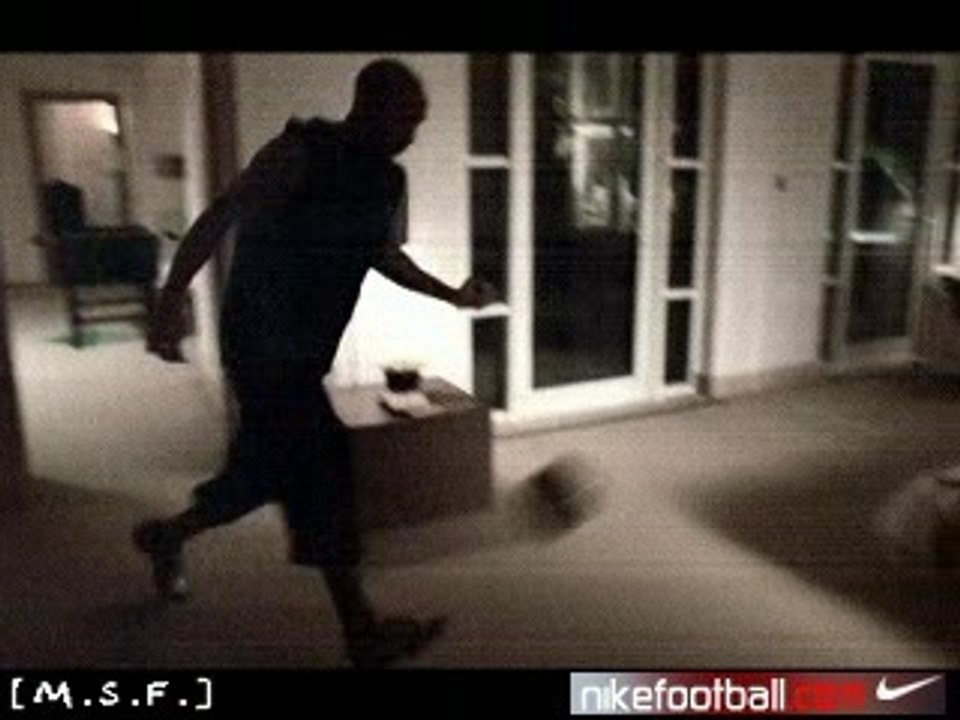 nike.-.spot.-.Thierry.Henry.-.2004