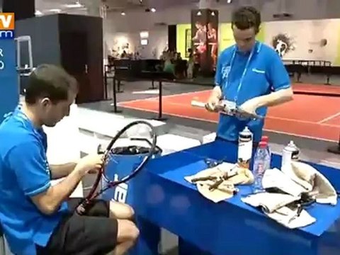 Roland Garros : en coulisses avec les cordeurs de raquettes