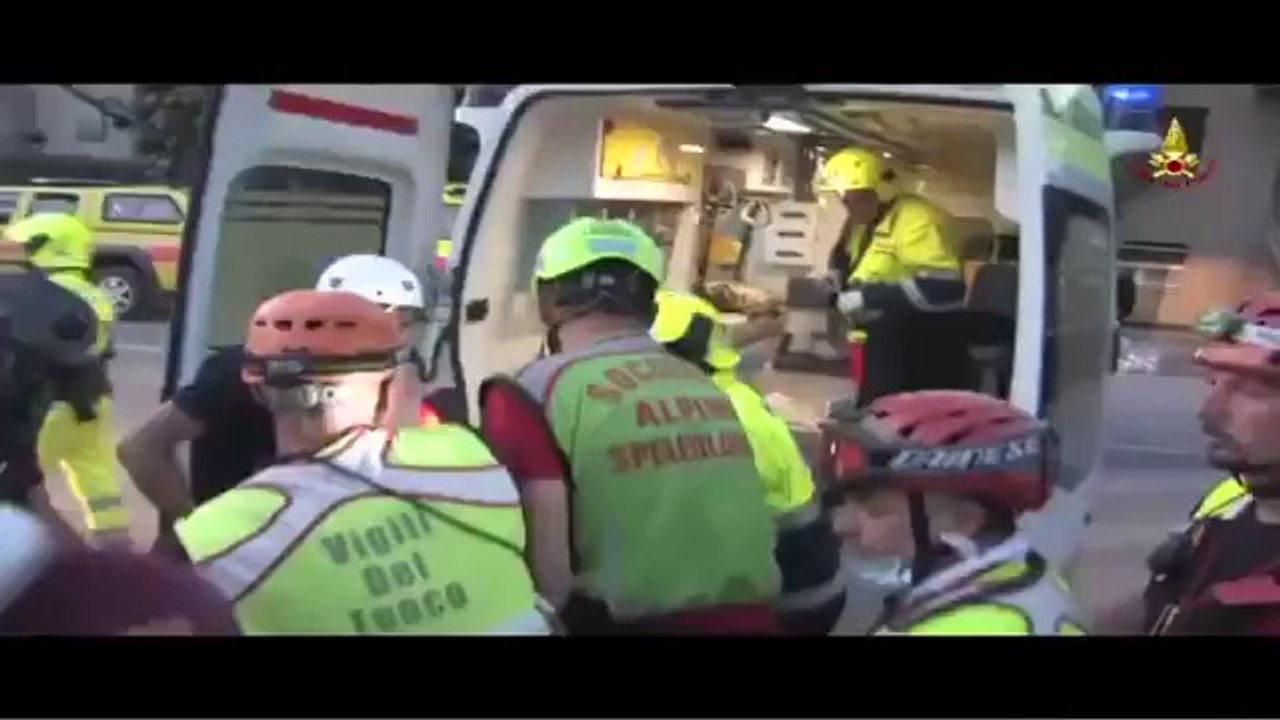 Cavezzo (MO) - Terremoto - Salvataggio donna (29.05.12)
