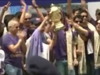 Mamata Banerjee felicitates SRK & IPL champions KKR