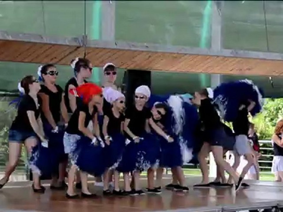 Gray, les majorettes sur scène