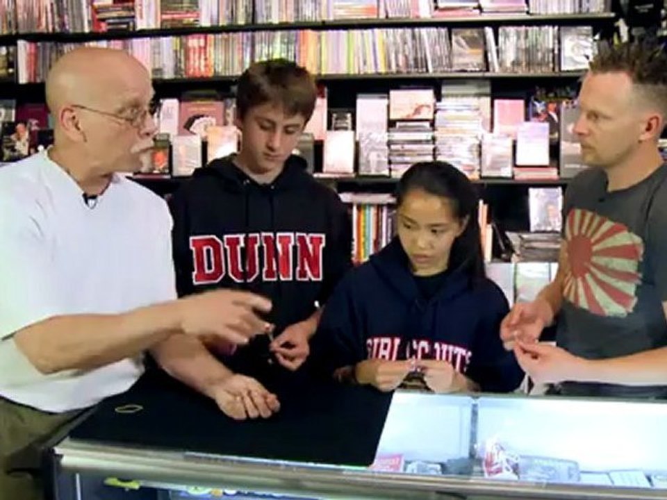 Awesome Impromptu Trick: How to Unbreak a Rubber Band - Scam School