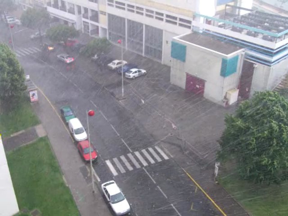 Orage violent sur Alès (Gard) dimanche 27/05/2012