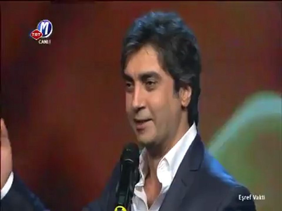 Necati Şaşmaz, TRT Müzik ekranlarında Eşref Vakti adlı programının konuğu oldu