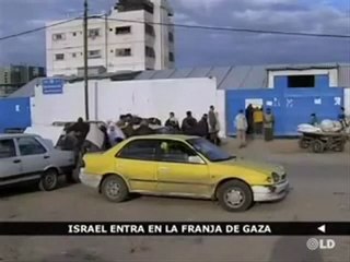 El Ejército israelí comienza la invasión de Gaza penetrando por varios puntos