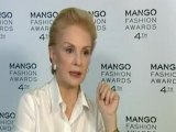 Carolina Herrera recibe el 'botón de oro' por su trayectoria en el mundo de la moda