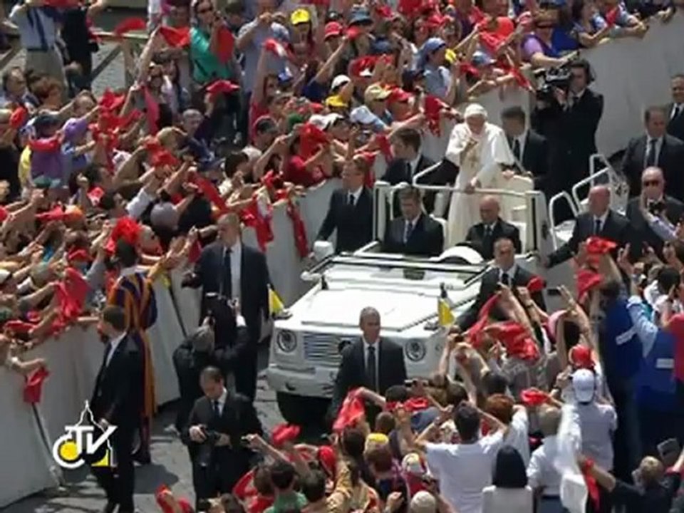 Benedict al XVI-lea: Nu obosiţi în a vă îndrepta spre Cer!