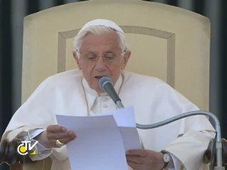 Benedict al XVI-lea: Reînnoiesc încrederea în colaboratorii mei!
