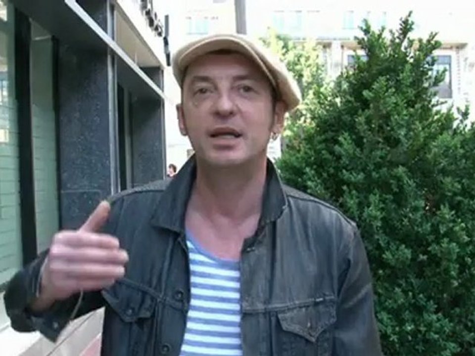 Yves JAMAIT agir avec Laurent GRANDGUILLAUME