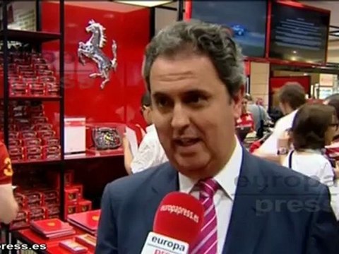 Alonso y Gené inauguran dos tiendas de Ferrari en Madrid
