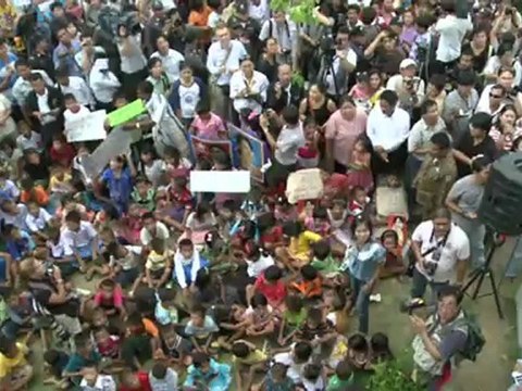 Suu Kyi aux côtés des migrants Birmans en Thailande