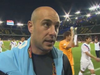 Spagna - Reina carico per il gol di Torres