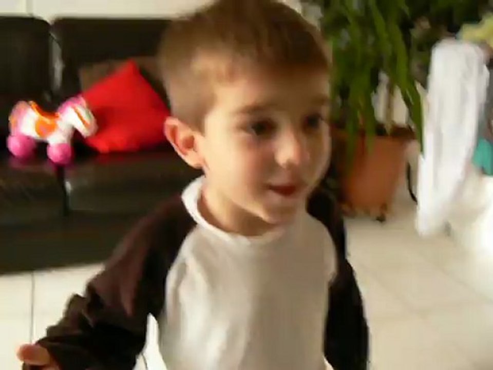 Logobitombo par Camille (4 ans) et Lola (21 mois)