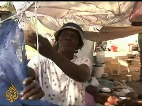 Quake victims buried in mass graves