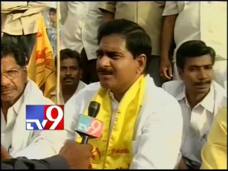 Devineni Uma leads bandh in Vijayawada