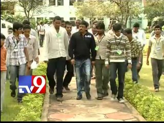 Lagadapati enacting drama for publicity - Roja