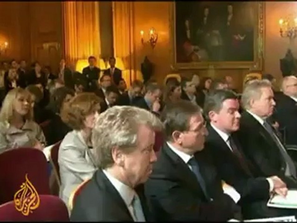 UK minister denies colluding with Murdochs