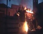 Syria فري برس حمص القديمة الحميدية قصف بالصواريخ والهاون على مسجد وكنسية ملاصقين لبعض واشتعال جزء منهم 31 5 2012 Homs