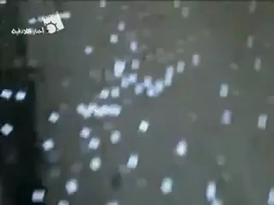 Syria فري برس اللاذقية  توزيع مناشير الحرية بحي العوينة 31 5 2012 Latakia