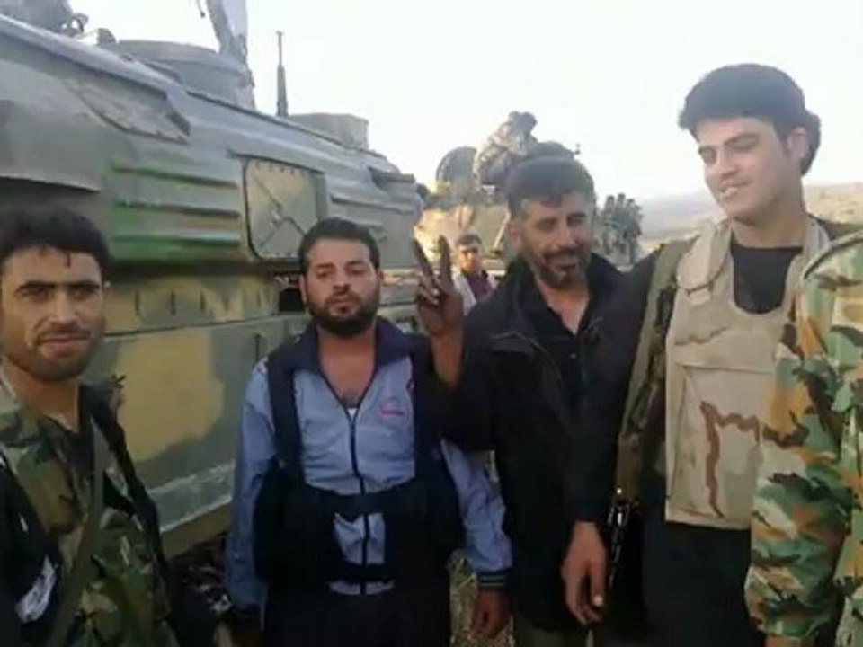 Syria فري برس  ادلب السيطرةعلى مدرعات تابع للجيش الاسدي بجبل الزاوية 30 5 2012 Idlib