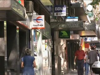 El paro baja en mayo en España, pero menos
